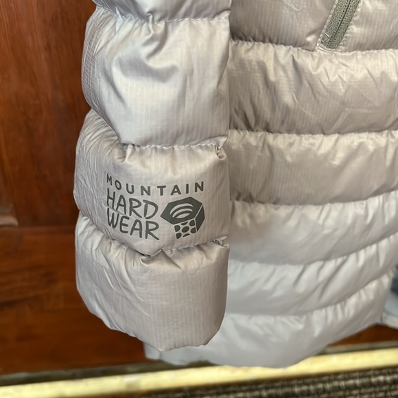 Mountain hardware coat silver grey color. Size SP - Picture 3 of 9